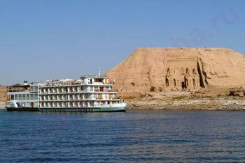 круизы по Нилу, Египет круиз по Нилу озеро Насер, Абу-Симбел в Нубии (Египет), статуя Рамзес II